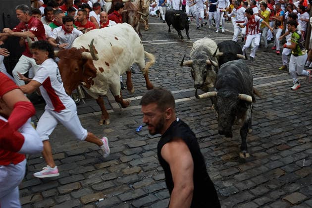 July 8, 2026, Pamplona, Navarra, Spain: Bull runners in front of bulls from the Cebada Gago ranch during the second bull run of the San Fermin festival 2026. Pamplona Spain  - ZUMAs197 20260708_aaa_s197_025 Copyright: xElsaxAxBravox