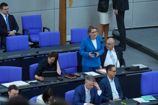 Deutscher Bundestag, 88. Plenarsitzung Dr. Stefanie Hubig, Bundesministerin der Justiz und fuer Verbraucherschutz bei der Beantwortung der Fragen der Abegordneten im Rahmen der Befragung der Bundesregierung in der 88. Sitzung des Deutschen Bundestag in Berlin, 08.07.2026 Berlin Berlin Deutschland *** German Bundestag, 88th Plenary Session: Dr. Stefanie Hubig, Federal Minister of Justice and Consumer Protection, answering questions from members of parliament during the questioning of the federal government at the 88th session of the German Bundestag in Berlin, July 8, 2026, Berlin, Berlin, Germany