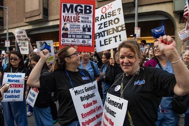 Nurses strike at Brigham and Women s Hospital in Boston BOSTON, UNITED STATES - JULY 8: Nursing staff from Brigham and Women s Hospital demonstrate in front of Brigham Hospital as they picket and strike in Boston, Massachusetts, United States on July 8, 2026. 4000 nurses are on strike as they try to negotiate a new contract with the hospital. Joseph Prezioso Anadolu Boston United States. Editorial use only. Please get in touch for any other usage.  Copyright: x2026xAnadoluxJosephxPreziosox