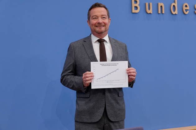 Bericht des Polizeibeauftragten vorgestellt 2026-07-08 Deutschland, Berlin Bundespressekonferenz: Der Polizeibeauftragte des Bundes beim Deutschen Bundestag, Uli Grötsch (SPD), stellt seinen dritten Tätigkeitsbericht vor. *** Police Commissioner s Report Presented July 8, 2026, Germany, Berlin, Federal Press Conference Uli Grötsch (SPD), the Federal Police Commissioner to the German Bundestag, presents his third annual report