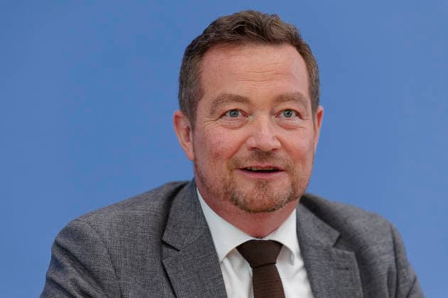 Bericht des Polizeibeauftragten vorgestellt 2026-07-08 Deutschland, Berlin Bundespressekonferenz: Der Polizeibeauftragte des Bundes beim Deutschen Bundestag, Uli Grötsch (SPD), stellt seinen dritten Tätigkeitsbericht vor. *** Police Commissioner s Report Presented July 8, 2026, Germany, Berlin, Federal Press Conference Uli Grötsch (SPD), the Federal Police Commissioner to the German Bundestag, presents his third annual report