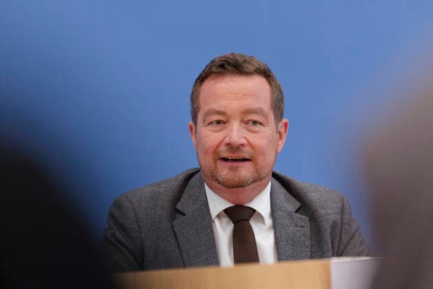 Bericht des Polizeibeauftragten vorgestellt 2026-07-08 Deutschland, Berlin Bundespressekonferenz: Der Polizeibeauftragte des Bundes beim Deutschen Bundestag, Uli Grötsch (SPD), stellt seinen dritten Tätigkeitsbericht vor. *** Police Commissioner s Report Presented July 8, 2026, Germany, Berlin, Federal Press Conference Uli Grötsch (SPD), the Federal Police Commissioner to the German Bundestag, presents his third annual report