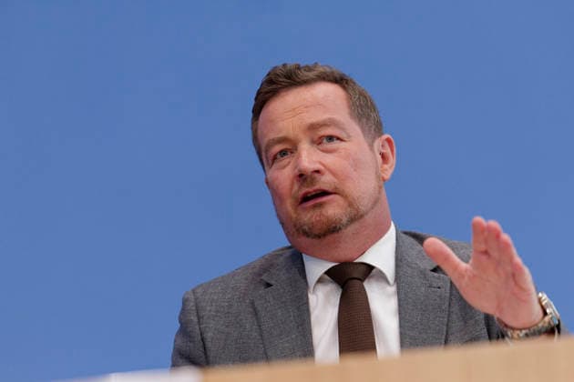 Bericht des Polizeibeauftragten vorgestellt 2026-07-08 Deutschland, Berlin Bundespressekonferenz: Der Polizeibeauftragte des Bundes beim Deutschen Bundestag, Uli Grötsch (SPD), stellt seinen dritten Tätigkeitsbericht vor. *** Police Commissioner s Report Presented July 8, 2026, Germany, Berlin, Federal Press Conference Uli Grötsch (SPD), the Federal Police Commissioner to the German Bundestag, presents his third annual report