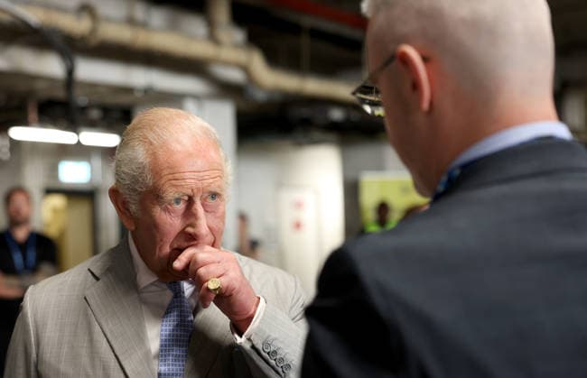 King Charles III Opens Headquarters Of The British Transport Police LONDON, ENGLAND - JULY 08: King Charles III speaks with specialist officers as he attends the official opening of the British Transport Police Headquarters on July 08, 2026 in London, England. During the engagement, His Majesty met British Transport Police (BTP) officers and first responders who attended the scene after the Bedford train crash on June 19., Credit:Shane Anthony Sinclair PA ROTA - B68 Avalon United Kingdom, England, London  Copyright: xShanexAnthonyxSinclairx xPAxROTAx-xB68x xAvalonx 1115254686