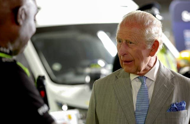 King Charles III Opens Headquarters Of The British Transport Police LONDON, ENGLAND - JULY 08: King Charles III speaks with specialist officers as he attends the official opening of the British Transport Police Headquarters on July 08, 2026 in London, England. During the engagement, His Majesty met British Transport Police (BTP) officers and first responders who attended the scene after the Bedford train crash on June 19., Credit:Shane Anthony Sinclair PA ROTA - B68 Avalon United Kingdom, England, London  Copyright: xShanexAnthonyxSinclairx xPAxROTAx-xB68x xAvalonx 1115254697