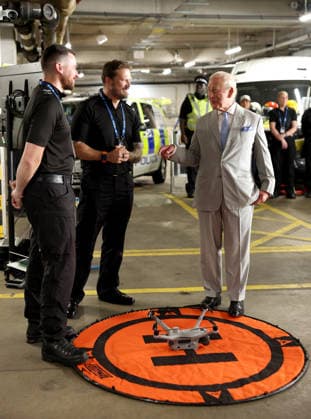 King Charles III Opens Headquarters Of The British Transport Police LONDON, ENGLAND - JULY 08: King Charles III speaks with specialist officers from thedrone team for a demonstration of their capabilities during the official opening of the British Transport Police Headquarters on July 08, 2026 in London, England. During the engagement, His Majesty met British Transport Police (BTP) officers and first responders who attended the scene after the Bedford train crash on June 19., Credit:Shane Anthony Sinclair PA ROTA - B68 Avalon United Kingdom, England, London  Copyright: xShanexAnthonyxSinclairx xPAxROTAx-xB68x xAvalonx 1115254759