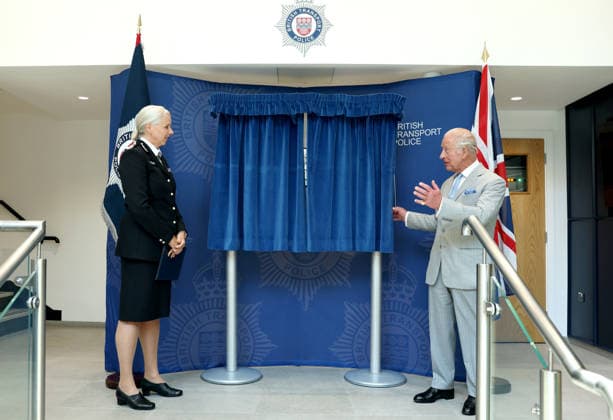 King Charles III Opens Headquarters Of The British Transport Police LONDON, ENGLAND - JULY 08: King Charles III (R) smiles ahead of unveiling a plaque during the official opening of the British Transport Police Headquarters on July 08, 2026 in London, England. During the engagement, His Majesty met British Transport Police (BTP) officers and first responders who attended the scene after the Bedford train crash on June 19., Credit:Shane Anthony Sinclair PA ROTA - B68 Avalon United Kingdom, England, London  Copyright: xShanexAnthonyxSinclairx xPAxROTAx-xB68x xAvalonx 1115254786