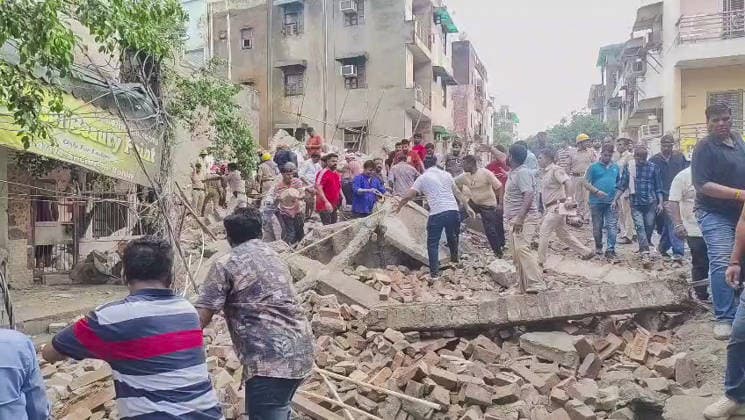 RECORD DATE NOT STATED Under-Construction Building Collapses in New Delhi s Rohini Sector 16 New Delhi, Jul 08 (ANI): Piles of rubble present after an under-construction building collapsed at Rohini s Sector 16, in New Delhi on Wednesday. Search and rescue operations underway. (ANI Video Grab) NEW DELHI Delhi India Copyright: xANIx ANI_20260708394
