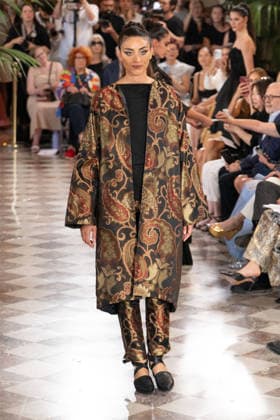 PFW - Franck Sorbier Runway A model walks the runway during the Franck Sorbier Haute Couture Fall Winter 2026 2027 show as part of Paris Fashion Week in Paris, France on July 08, 2026. Photo by Laurent Zabulon ABACAPRESS.COM  Copyright: xZabulonxLaurent ABACAx