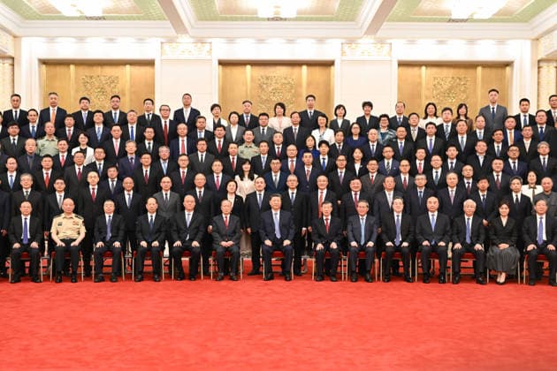 (260708) -- BEIJING, July 8, 2026 -- Xi Jinping and other leaders of the Communist Party of China and the state meet and pose for a group photo with representatives of the national sci-tech award winners prior to a meeting bringing together the national science and technology award conference, the general assemblies of the members of the Chinese Academy of Sciences (CAS) and the Chinese Academy of Engineering (CAE), and the 11th national congress of the China Association for Science and Technology at the Great Hall of the People in Beijing, capital of China, July 8, 2026. ) CHINA-BEIJING-NATIONAL SCI-TECH AWARD (CN) XiexHuanchi 