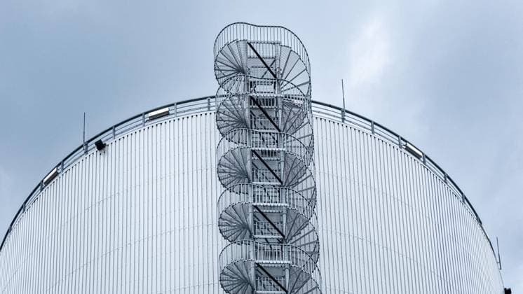 Wärmespeicher der Steag Iqony Group auf Schalke in Gelsenkirchen ** NUR FÜR REDAKTIONELLE ZWECKE ** EDITORIAL USE ONLY **<p>Einweihung des Wärmespeichers Der Wärmespeicher der Steag Iqony Group auf Schalke geht in Betrieb. Diese XXL-Thermoskanne macht die Fernwärme an der Ruhr sicherer, flexibler und nachhaltiger am Mittwoch, 08. Juli 2026 in Gelsenkirchen.¨ Deutschland NRW Gelsenkirchen Copyright: ChristophxWojtyczka *** Steag Iqony Group’s Heat Storage Facility in Schalke, Gelsenkirchen ** FOR EDITORIAL USE ONLY ** EDITORIAL USE ONLY ** p Inauguration of the heat storage facility The Steag Iqony Group’s heat storage facility in Schalke goes into operation This XXL thermos makes district heating in the Ruhr region safer, more flexi Copyright: ChristophxWojtyczka doc86mne4ayq6xd37fxcd6 ,EDITORIAL USE ONLY