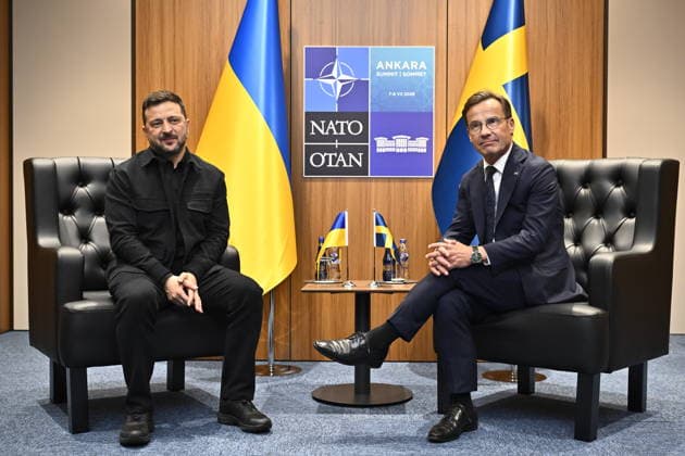 ANKARA, TURKIET 20260708 Statsminister Ulf Kristersson (M) träffar Ukrainas president Volodymyr Zelenskyj under Nato-toppmötet i Ankara, Turkiet. ANKARA TURKIET x10430x *** ANKARA, TURKEY 20260708 Prime Minister Ulf Kristersson (M) meets with Ukrainian President Volodymyr Zelenskyy during the NATO summit in Ankara, Turkey ANKARA TURKEY x10430x  Copyright: xChristinexOlsson TTx NATO-TOPPMÖTE ANKARA 2026 JnG1wKa7FgE