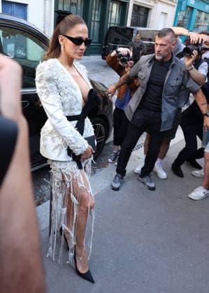 Jennifer Lopez arrives at the Zuhair Murad Haute Couture Fall Winter 2026–2027 show during Paris Fashion Week (PFW) at the Collège des Bernardins in Paris, France, on July 8, 2026. Denis Guignebourg, Bestimage. Jennifer Lopez arrives at the Zuhair Murad Haute Couture Fall Winter 2026–2027 show during Paris Fashion Week (PFW) at the Collège des Bernardins in Paris, France, on July 8, 2026. Paris, France  Copyright: xDenisxGuignebourgx xBestimagexDenisxGuignebourgx xBestimagex