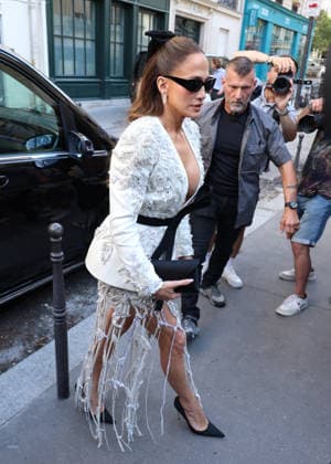 Jennifer Lopez arrives at the Zuhair Murad Haute Couture Fall Winter 2026–2027 show during Paris Fashion Week (PFW) at the Collège des Bernardins in Paris, France, on July 8, 2026. Denis Guignebourg, Bestimage. Jennifer Lopez arrives at the Zuhair Murad Haute Couture Fall Winter 2026–2027 show during Paris Fashion Week (PFW) at the Collège des Bernardins in Paris, France, on July 8, 2026. Paris, France  Copyright: xDenisxGuignebourgx xBestimagexDenisxGuignebourgx xBestimagex