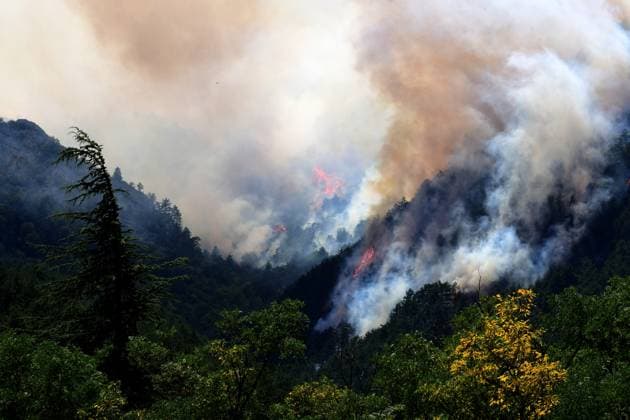 A fire in the commune of Die, in the Drôme department, burned more than 2,500 hectares on Wednesday, July 8, 2026. The department is currently under an orange heat wave alert. Romain Doucelin, Bestimage, Die, France  Copyright: xRomainxDoucelinx xBestimagexRomainxDoucelinx xBestimagex