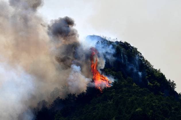 A fire in the commune of Die, in the Drôme department, burned more than 2,500 hectares on Wednesday, July 8, 2026. The department is currently under an orange heat wave alert. Romain Doucelin, Bestimage, Die, France  Copyright: xRomainxDoucelinx xBestimagexRomainxDoucelinx xBestimagex
