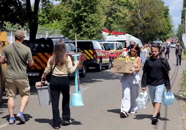 RECORD DATE NOT STATED Aftermath Of Russian Attack In Vyshneve - Ukraine People carry drinking water, boxes of food and cleanup supplies at the site of recovery operations following a combined Russian attack and secondary explosions of explosive ordnance, Vyshneve, Kyiv region, Ukraine, on July 7, 2026. During the night of July 6, Russian forces launched a massive attack on Kyiv and the surrounding region using various types of missiles and attack drones. According to the State Emergency Service of Ukraine, seven people were killed in Vyshneve. Residential development on five streets was completely destroyed, while warehouses and businesses sustained damage. More than 600 local residents were evacuated because of the risk posed by unexploded ordnance Photo by Vol  Copyright: xTarasovxVolodymyr Ukrinform ABACAx