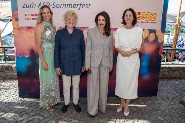 ABB BERBEN- Christine Theiss, Gesine Schwan und Iris Berben Katarina Barley zu Gast bei der Verleihung des Annemarie-Renger-Preises an Iris Berben im Restaurant Weltwirtschaft im Haus der Kulturen der Welt in Berlin am 08.07.2026 Berlin Deutschland *** ABB BERBEN Christine Theiss, Gesine Schwan, and Iris Berben Katarina Barley attended the presentation of the Annemarie Renger Prize to Iris Berben at the Weltwirtschaft restaurant in the Haus der Kulturen der Welt in Berlin on July 8, 2026, Berlin, Germany