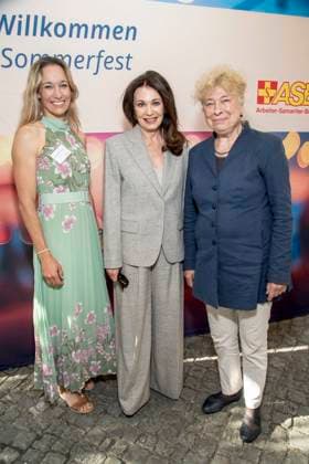 ABB BERBEN- Christine Theiss, Gesine Schwan und Iris Berben zu Gast bei der Verleihung des Annemarie-Renger-Preises an Iris Berben im Restaurant Weltwirtschaft im Haus der Kulturen der Welt in Berlin am 08.07.2026 Berlin Deutschland *** ABB BERBEN Christine Theiss, Gesine Schwan, and Iris Berben attended the presentation of the Annemarie Renger Prize to Iris Berben at the Weltwirtschaft restaurant in the Haus der Kulturen der Welt in Berlin on July 8, 2026, Berlin, Germany