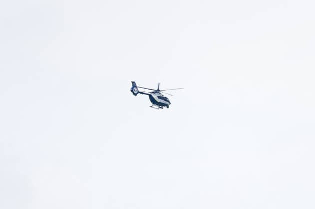 GER, Bayern, Schongau, Amoklauf, Welfen Gymnasium, Schongau, Juli 8, 2026, v.l.: Polizei, Helikopter, kreist um Schulgelände, Sicherung *** GER, Bavaria, Schongau, shooting spree, Welfen Gymnasium, Schongau, July 8, 2026, from left: police, helicopter circling the school grounds, securing the area Copyright: HMB-Media MichaelxNibel