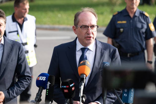 GER, Bayern, Schongau, Amoklauf, Welfen Gymnasium, Schongau, Juli 8, 2026, v.l.: Bundesinnenminister Alexander Dobrindt (CSU), Stellungnahme, Pressekonferenz, nach mutmasslichen Amoklauf, Amoktat am Welfen Gymnasium in Schongau, im Portrait, Einzelbild, Freisteller, portrait, headshot, single image, cutout *** GER, Bavaria, Schongau, shooting spree, Welfen Gymnasium, Schongau, July 8, 2026, from left: Federal Interior Minister Alexander Dobrindt (CSU), statement, press conference, following an alleged shooting spree at Welfen Gymnasium in Schongau, portrait, single image, cutout, portrait, headshot, single image, cutout Copyright: HMB-Media MichaelxNibel