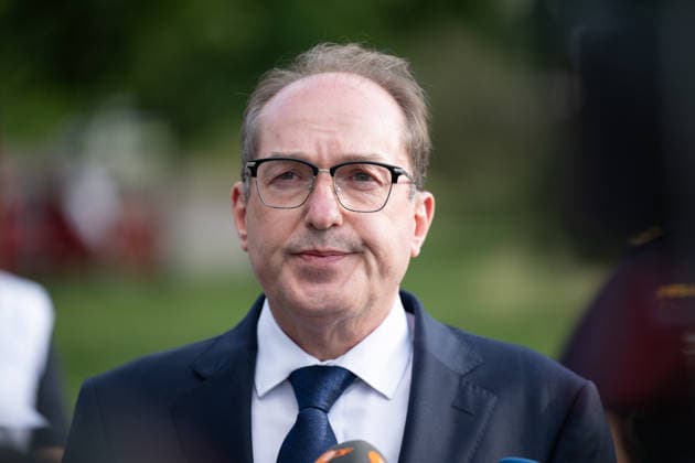 GER, Bayern, Schongau, Amoklauf, Welfen Gymnasium, Schongau, Juli 8, 2026, v.l.: Bundesinnenminister Alexander Dobrindt (CSU), Stellungnahme, Pressekonferenz, nach mutmasslichen Amoklauf, Amoktat am Welfen Gymnasium in Schongau, im Portrait, Einzelbild, Freisteller, portrait, headshot, single image, cutout *** GER, Bavaria, Schongau, shooting spree, Welfen Gymnasium, Schongau, July 8, 2026, from left: Federal Interior Minister Alexander Dobrindt (CSU), statement, press conference, following an alleged shooting spree, shooting at Welfen Gymnasium in Schongau, portrait, single image, cutout, portrait, headshot, single image, cutout Copyright: HMB-Media MichaelxNibel