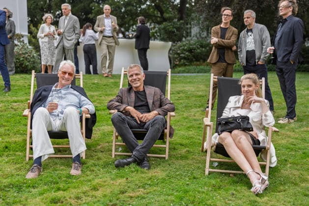 Jazz im Park der Villa Hammerschmidt - Bonn Auftritt Sara Decker mit Ensemble - Bundespräsident Frank-Walter STEINMEIER beim Open-Air-Jazzkonzert im Park der Villa Hammerschmidt in Bonn. Die Villa Hammerschmidt ist die offizielle Bonner Residenz des Bundespräsidenten. Bonn Nordrhein-Westfalen Deutschland *** Jazz in the Park of Villa Hammerschmidt, Bonn: Performance by Sara Decker and her ensemble; Federal President Frank Walter STEINMEIER at the open-air jazz concert in the park of Villa Hammerschmidt in Bonn. Villa Hammerschmidt is the Federal President’s official residence in Bonn, North Rhine-Westphalia, Germany Copyright: xMarcxJohnx