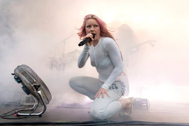 Wet Leg perform at Castlefield Bowl Rhian Teasdale of Wet Leg performs at Castlefield Bowl, Manchester, England, 8th July 2026, Credit:Mike Gray MIKE GRAY - B4227 Avalon  Copyright: xMikexGrayx xMIKExGRAYx-xB4227x xAvalonx 1115343194