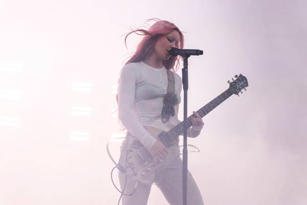 Wet Leg perform at Castlefield Bowl Rhian Teasdale of Wet Leg performs at Castlefield Bowl, Manchester, England, 8th July 2026, Credit:Mike Gray MIKE GRAY - B4227 Avalon  Copyright: xMikexGrayx xMIKExGRAYx-xB4227x xAvalonx 1115343404