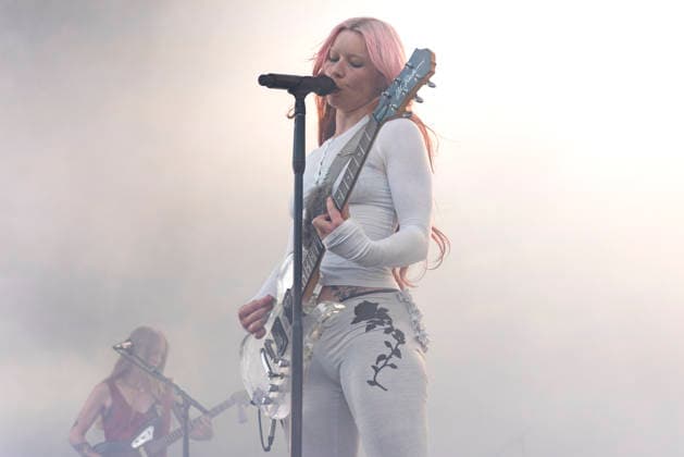 Wet Leg perform at Castlefield Bowl Rhian Teasdale of Wet Leg performs at Castlefield Bowl, Manchester, England, 8th July 2026, Credit:Mike Gray MIKE GRAY - B4227 Avalon  Copyright: xMikexGrayx xMIKExGRAYx-xB4227x xAvalonx 1115343462