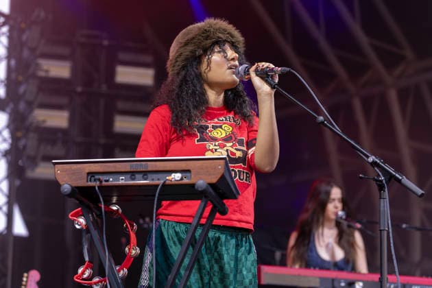 English Teacher perform at Castlefield Bowl Lily Fontaine of English Teacher performs at Castlefield Bowl, Manchester, England, 8th July 2026, Credit:Mike Gray MIKE GRAY - B4227 Avalon  Copyright: xMikexGrayx xMIKExGRAYx-xB4227x xAvalonx 1115343817