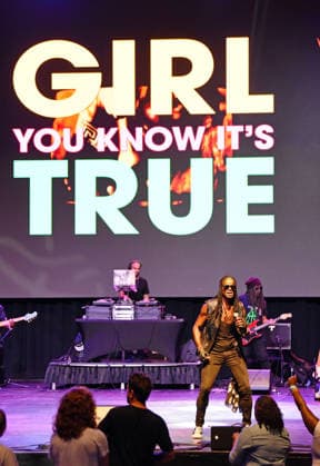 July 8, 2026, Atlanta, Georgia, USA: Fab Morvan of Milli Vanilli, Wine Down Wednesday at Mable House Barnes Amphitheatre, Mableton, GA 7-8-26 Atlanta USA  - ZUMAs380 20260708_zep_s380_023 Copyright: xDerekxStormx