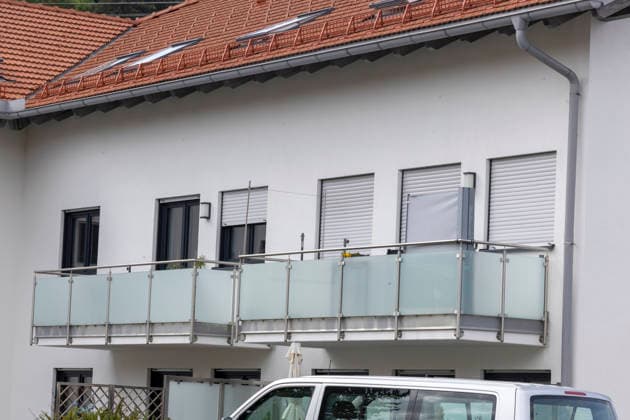 Wohnhaus des Täters im 1. Stock in Peiting Amoklauf am Welfen-Gymnasium , zwei schwerverletzte Mädchen in Schongau Datum: 08.07.2026 *** The perpetrator s apartment on the first floor in Peiting; shooting spree at Welfen Gymnasium; two girls seriously injured in Schongau; date: July 8, 2026