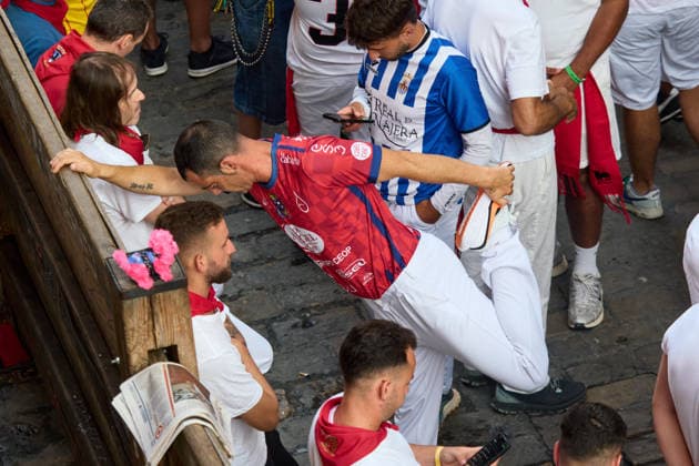 Third bull run of the 2026 San Fermín Festival, featuring bulls from the Victoriano del Río ranch; a runner warming up before the third bull run of the 2026 San Fermín Festival, on July 9, 2026, in Pamplona, Navarre, Spain. On this occasion, the third running of the San Fermín festival featured bulls from the Victoriano del Río ranch in Spain  Copyright: xEduardoxSanzx 7654857
