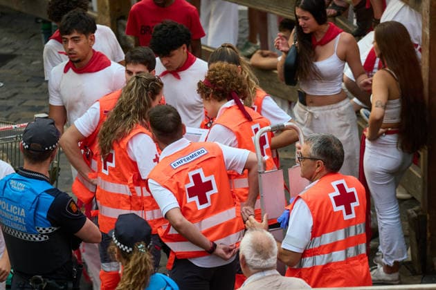 Third bull run of the 2026 San Fermín Festival, featuring bulls from the Victoriano del Río ranch Red Cross volunteers before the third bull run of the 2026 San Fermín Festival, on July 9, 2026, in Pamplona, Navarre, Spain. On this occasion, the third running of the San Fermín festival featured bulls from the Victoriano del Río ranch in Spain.  Copyright: xEduardoxSanzx 7654856