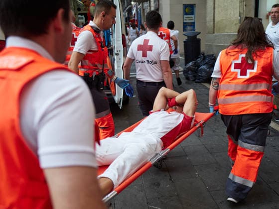 Third bull run of the 2026 San Fermín Festival, featuring bulls from the Victoriano del Río ranch. An injured person is treated by Red Cross volunteers during the third bull run of the 2026 San Fermín Festival, on July 9, 2026, in Pamplona, Navarre, Spain. On this occasion, the third running of the San Fermín festival featured bulls from the Victoriano del Río ranch in Spain.  Copyright: xEduardoxSanzx 7654904