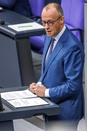 Bundestag Bundeskanzler Friedrich Merz (CDU) im Deutschen Bundestag am 09.07.26 in Berlin. Berlin Berlin Deutschland Bundestag *** Bundestag, Chancellor Friedrich Merz, CDU, in the German Bundestag on July 9, 2026, in Berlin, Berlin, Berlin, Germany, Bundestag