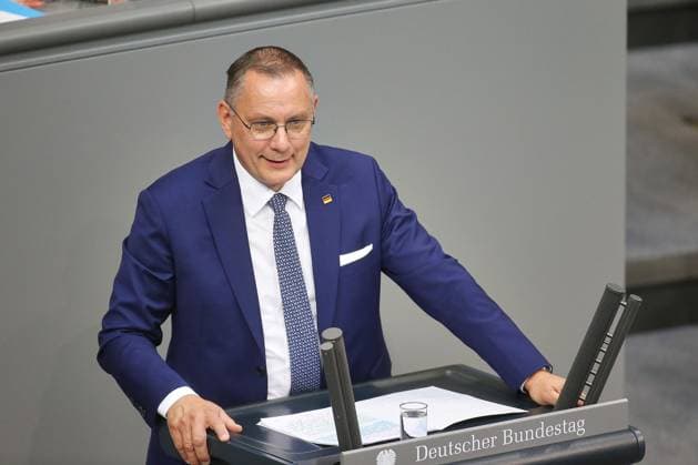 Berlin, Deutschland, 09.07.2026: Deutscher Bundestag: 89. Bundestagssitzung: AfD-Chef Tino Chrupalla antwortet auf die Regierungserklärung des Kanzlers *** Berlin, Germany, July 9, 2026 German Bundestag 89th Session of the Bundestag AfD Leader Tino Chrupalla Responds to the Chancellor s Policy Statement Copyright: xdtsxNachrichtenagenturx dts_126788