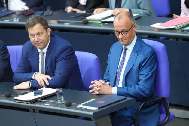 Deutscher Bundestag, 89. Plenarsitzung Bundeskanzler Friedrich Merz (CDU) gemeinsam mit Finanzminister Lars Klingbeil (SPD)auf der Regierungsbank bei der 89. Sitzung des Deutschen Bundestag in Berlin, 09.07.2026 Berlin Berlin Deutschland *** German Bundestag, 89th Plenary Session: Chancellor Friedrich Merz (CDU) alongside Finance Minister Lars Klingbeil (SPD) on the government bench during the 89th session of the German Bundestag in Berlin, July 9, 2026, Berlin, Germany