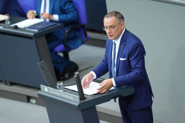 Deutscher Bundestag, 89. Plenarsitzung Tino Chrupalla (AfD) bei seiner Rede nach der Regierungserklaerung des Bundeskanzler bei der 89. Sitzung des Deutschen Bundestag in Berlin, 09.07.2026 Berlin Berlin Deutschland *** German Bundestag, 89th Plenary Session: Tino Chrupalla of the AfD delivering his speech following the Chancellor’s policy address at the 89th session of the German Bundestag in Berlin, July 9, 2026, Berlin, Germany
