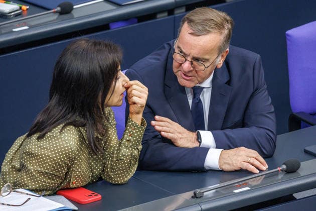 Bundestag Katherina Reiche (CDU), Bundesministerin fuer Wirtschaft und Energie und Boris Pistorius (SPD), Bundesminister der Verteidigung, im Deutschen Bundestag am 09.07.26 in Berlin. Berlin Berlin Deutschland Bundestag *** German Bundestag: Katherina Reiche (CDU), Federal Minister for Economic Affairs and Energy, and Boris Pistorius (SPD), Federal Minister of Defense, at the German Bundestag on July 9, 2026, in Berlin, Berlin, Berlin, Germany, Bundestag