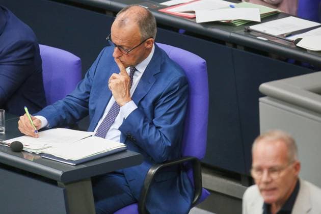 Berlin, Deutschland, 09.07.2026: Deutscher Bundestag: 89. Bundestagssitzung: Bundeskanzler Friedrich Merz (CDU) und SPD-Fraktionschef Matthias Miersch nach der Regierungserklärung des Kanzlers. *** Berlin, Germany, July 9, 2026 German Bundestag 89th Session of the Bundestag Chancellor Friedrich Merz (CDU) and Matthias Miersch, leader of the SPD parliamentary group, following the Chancellor s government statement Copyright: xdtsxNachrichtenagenturx dts_126794
