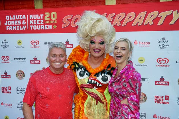 CNTV OLIVIA- Olivia Jones Hubert Fella Verena Kerth zu Gast auf der Olivia Jones Sommerparty Grosse Freiheit in St.Pauli Hamburg am 08.07.2026 Hamburg Deutschland *** CNTV OLIVIA Olivia Jones, Hubert Fella, and Verena Kerth as guests at the Olivia Jones Summer Party at Grosse Freiheit in St. Pauli, Hamburg, on July 8, 2026, Hamburg, Germany