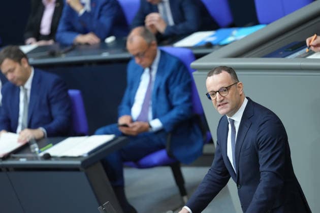 Deutscher Bundestag, 89. Plenarsitzung Jens Spahn (CDU) im Portrait bei seiner Rede nach der Regierungserklaerung des Bundeskanzler bei der 89. Sitzung des Deutschen Bundestag in Berlin, 09.07.2026 Berlin Berlin Deutschland *** German Bundestag, 89th Plenary Session: A portrait of Jens Spahn (CDU) during his speech following the Chancellor s policy address at the 89th session of the German Bundestag in Berlin, July 9, 2026, Berlin, Germany