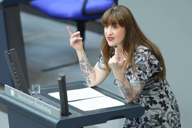 Deutscher Bundestag, 89. Plenarsitzung Heidi Reichinnek (Die Linke) im Portrait mit starker Mimik und Getsik bei ihrer Rede der Regierungserklaerung des Bundeskanzler bei der 89. Sitzung des Deutschen Bundestag in Berlin, 09.07.2026 Berlin Berlin Deutschland *** German Bundestag, 89th Plenary Session: Heidi Reichinnek of The Left, shown with expressive facial expressions and gestures during her speech on the Federal Chancellor’s policy address at the 89th session of the German Bundestag in Berlin, July 9, 2026, Berlin, Germany