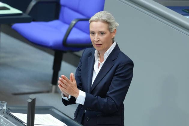 Deutscher Bundestag, 89. Plenarsitzung Alice Weidel (AfD) im Portrait mit kraftvoller Mimik und Gestik bei ihrer Rede nach der Regierungserklaerung des Bundeskanzler bei der 89. Sitzung des Deutschen Bundestag in Berlin, 09.07.2026 Berlin Berlin Deutschland *** German Bundestag, 89th Plenary Session: A portrait of Alice Weidel of the AfD, displaying powerful facial expressions and gestures during her speech following the Chancellor’s policy address at the 89th session of the German Bundestag in Berlin, July 9, 2026, Berlin, Germany