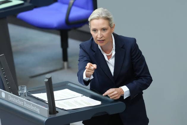 Deutscher Bundestag, 89. Plenarsitzung Alice Weidel (AfD) im Portrait zeigt sie mit ihrem Finger auf die SPD Fraktion bei ihrer Rede nach der Regierungserklaerung des Bundeskanzler bei der 89. Sitzung des Deutschen Bundestag in Berlin, 09.07.2026 Berlin Berlin Deutschland *** German Bundestag, 89th Plenary Session: A portrait of Alice Weidel of the AfD shows her pointing her finger at the SPD parliamentary group during her speech following the Chancellor’s policy address at the 89th session of the German Bundestag in Berlin, July 9, 2026, Berlin, Germany