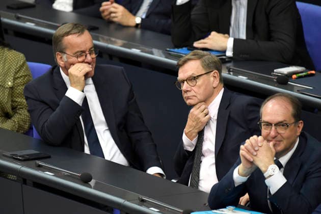 Boris Pistorius, Johann Wadephul und Alexander Dobrindt in der 89. Sitzung des 21. Deutschen Bundestages im Reichstagsgebäude. Berlin, 09.07.2026 *** Boris Pistorius, Johann Wadephul, and Alexander Dobrindt at the 89th session of the 21st German Bundestag in the Reichstag building in Berlin, July 9, 2026 Foto:xF.xKernx xFuturexImagex bundestagssitzung89_6758