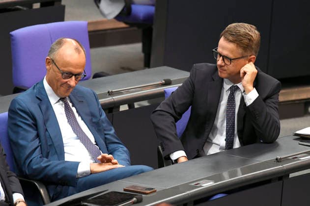 Friedrich Merz und Carsten Linnemann in der 89. Sitzung des 21. Deutschen Bundestages im Reichstagsgebäude. Berlin, 09.07.2026 *** Friedrich Merz and Carsten Linnemann at the 89th session of the 21st German Bundestag in the Reichstag building in Berlin, July 9, 2026 Foto:xF.xKernx xFuturexImagex bundestagssitzung89_6799