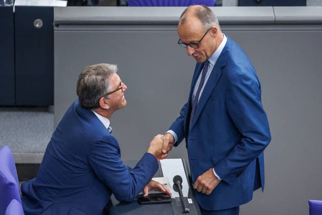 Bundestag Wolfram Weimer und Bundeskanzler Friedrich Merz (CDU) im Deutschen Bundestag am 09.07.26 in Berlin. Berlin Berlin Deutschland Bundestag *** Bundestag Member Wolfram Weimer and Chancellor Friedrich Merz (CDU) in the German Bundestag on July 9, 2026, in Berlin, Berlin, Germany, Bundestag